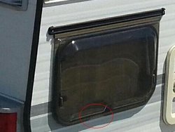 VENTANA TRASERA CARAVANA.jpg