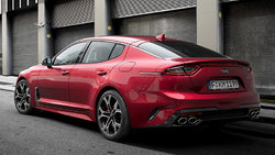 kia-stinger-lateral-posterior.329369.jpg