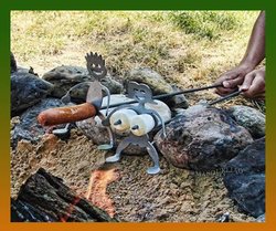 Camping. Fuego, Barbacoa, Asar, Fuego, Hoguera, Chorizo, Queso, Pinchos.jpg