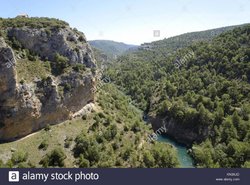 jcar-river-in-cuenca-castilla-la-mancha-spain-KN3XJD.jpg