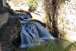 Cascada del rio Cifuentes.jpg