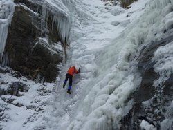 Jaime escalando (3).jpg