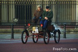 21_64_42---1899-Locomobile--steam-EL-376--London-to-Brighton-Veteran-Car-Run-2002_web.jpg