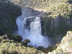 Cascada del pozo de los humos entre los términos de Masueco y Pereña de la Ribera..jpg