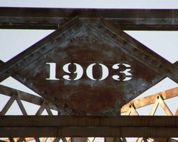 LlanoTxRailroadThruTrussBridge1903DatePlate1207BG2.jpg