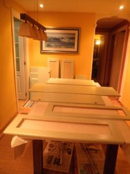 cocina puertas en fase de pintura.jpg