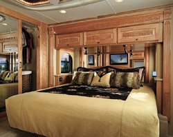 beaver-patriot-thunder-class-a-motorhome-2008-interior.jpg