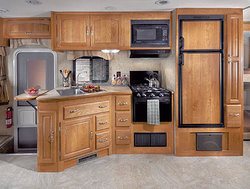 georgie-boy-pursuit-class-a-motorhome-2007-interior.jpg