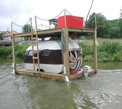 houseboat.jpg