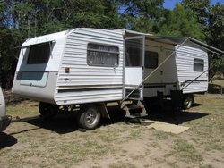 Six_Wheeler_Caravan_02.jpg