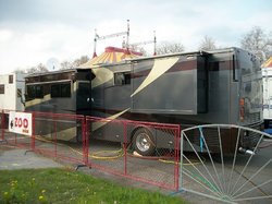 800px-ExtendableMotorHome.jpg