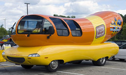 800px-Wienermobile-Bologna.jpg