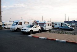 001-Aparcados en Calais.jpg