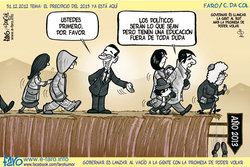 121231_politicos_educacion_gente_precipicio_ano_nuevo_2013.jpg