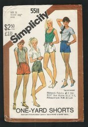 vtg_simplicity_5511_12_miss_set_of_one_yard_shorts_yoke_pocket_190d35a8.jpg