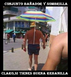 conjunto bañador con sombrilla webcampista.jpg